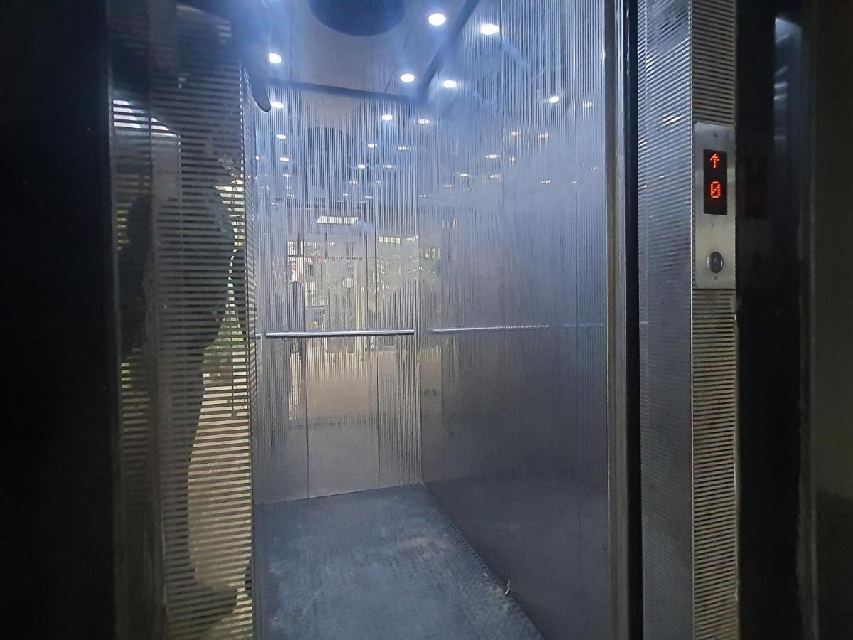 Osi Apartments Khar West Mumbai Dış mekan fotoğraf
